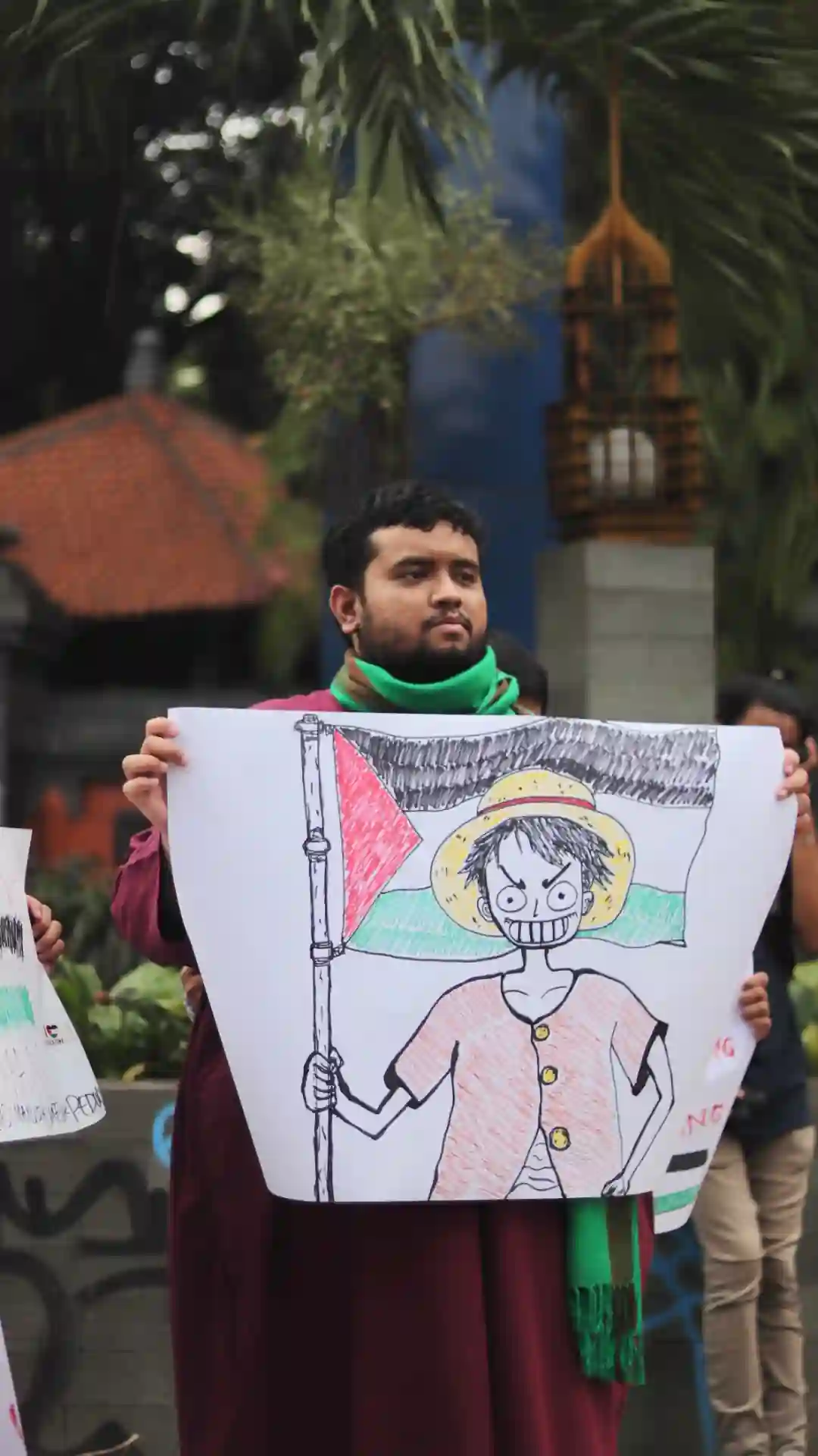 Poster unik ditampilkan oleh peserta aksi Brawijaya Student for Justice in Palestine - www.infomalangraya.co.id