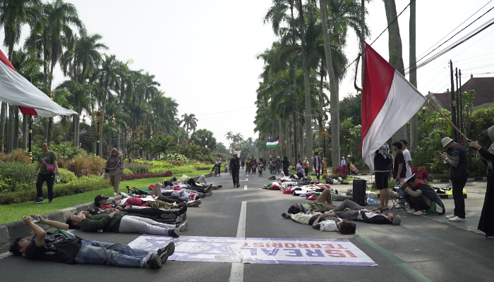 Aksi Teatrikal Voice of Palestine di CFD Idjen Boulevard - www.infomalangraya.co.id